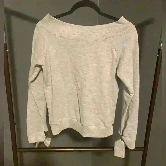 Lulus‎ Womens XS Gray sweatshirt - Picture 2 of 10